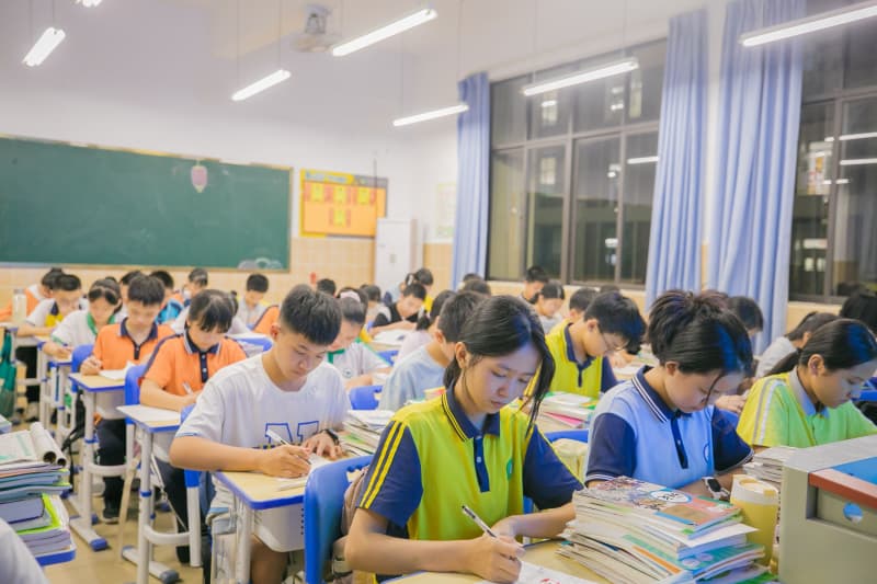 郑州市初中数学辅导培训班小班和大班哪个更适合初中生提分